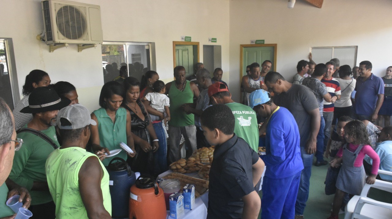 Camacã: Tratorista recebe homenagem pelos 35 anos de serviços prestados 
